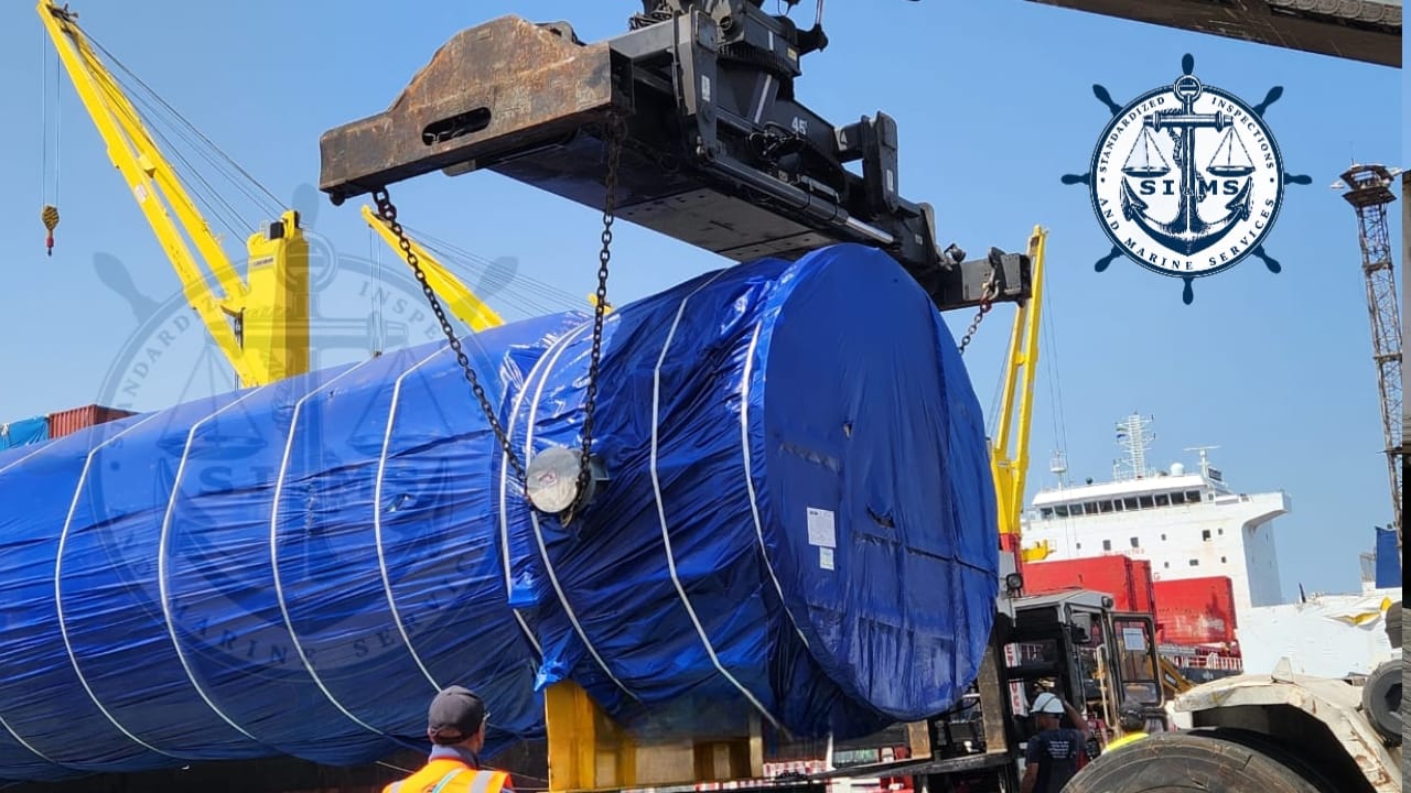 Wrapped pressure vessel under the spreader before lifting